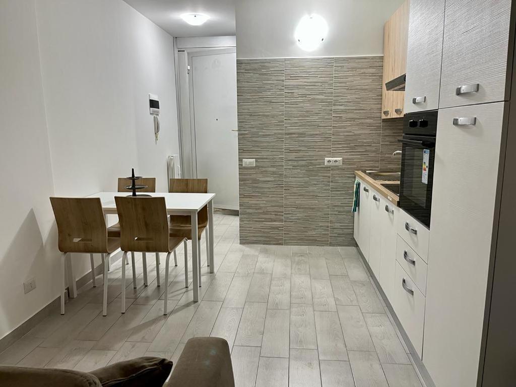 Einaudi Apartment Cologno Monzese Esterno foto