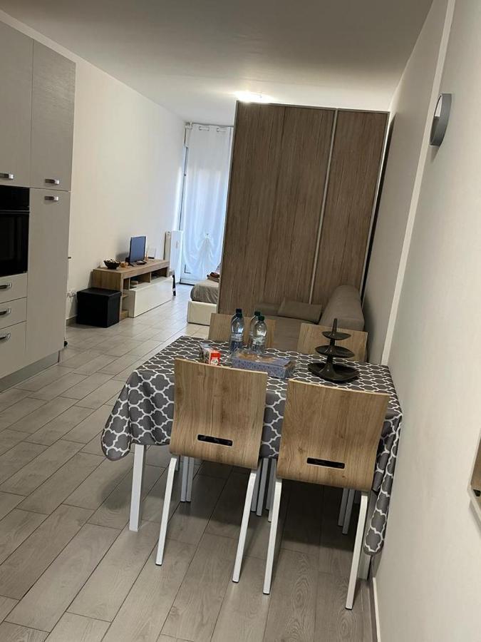 Einaudi Apartment Cologno Monzese Esterno foto